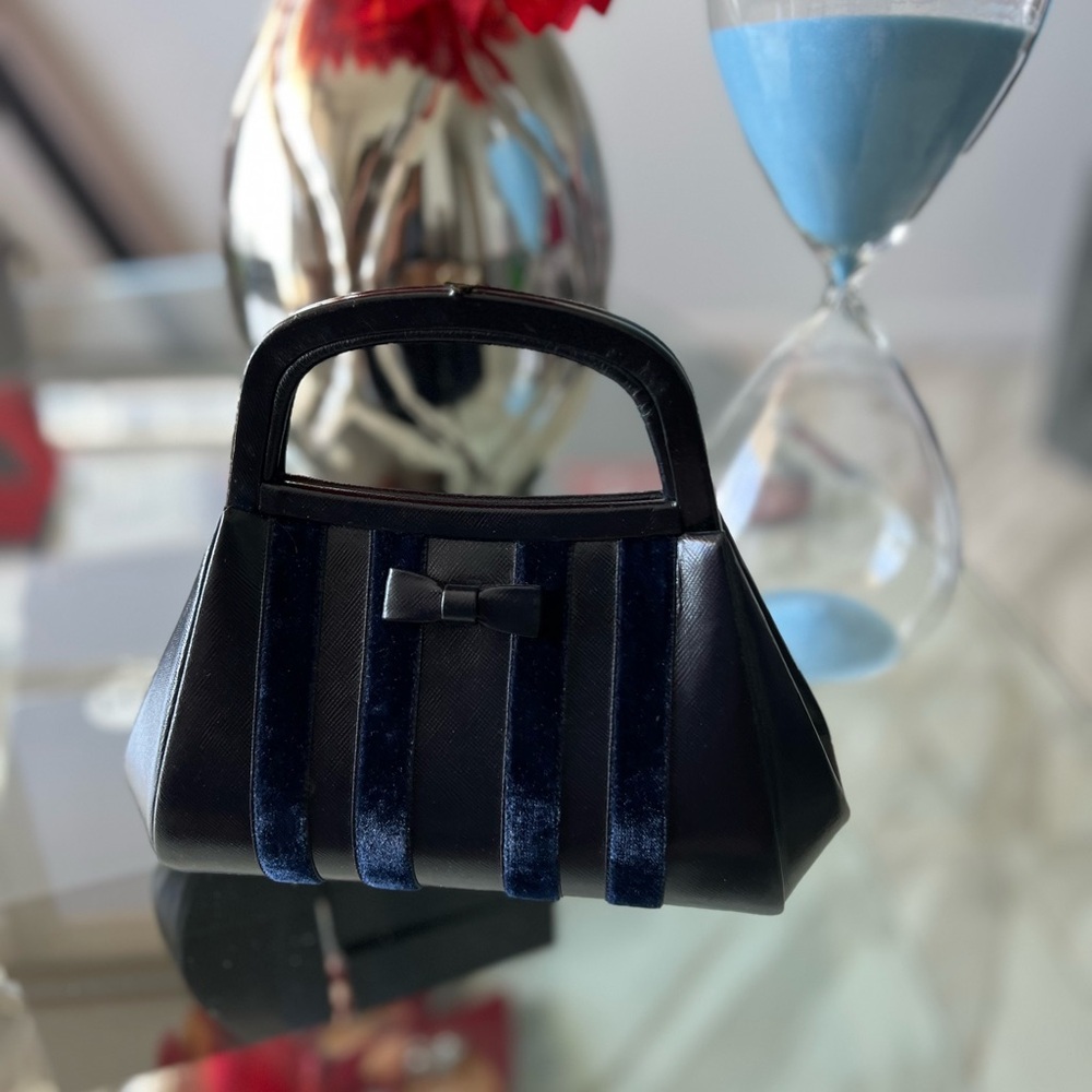 Bienen Davis Black and Navy leather purse